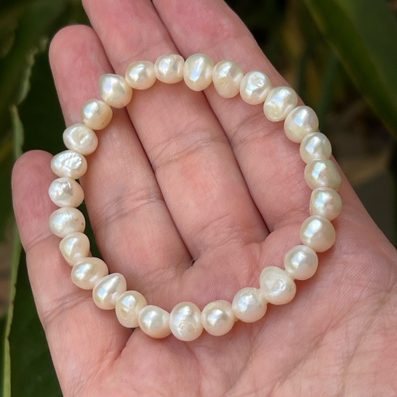 Cultured freshwater creamy white pearl stretchy bracelet bangle - Picture 2 of 4